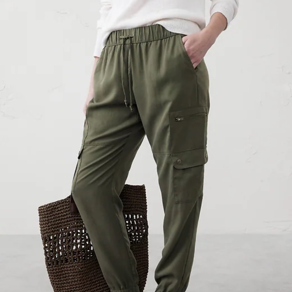 Banana Republic Factory Olive Tencel Cargo Jogger Pants - Picture 2 of 8